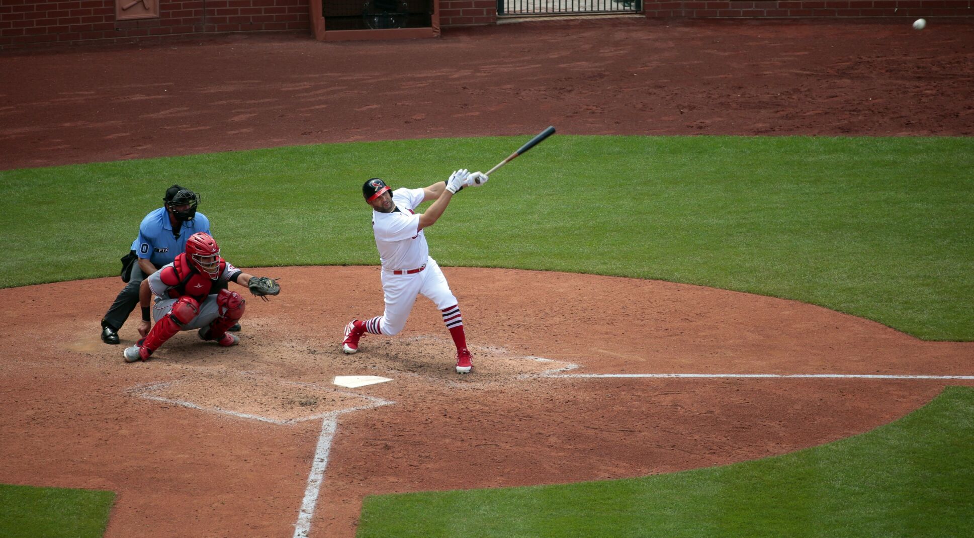 Cardinals fall to Reds 7-6